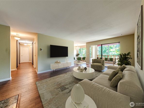 2210 NE 92nd Street 403, Seattle WA 98115