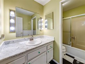 2210 NE 92nd Street 403, Seattle WA 98115