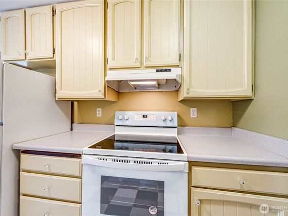 2210 NE 92nd Street 403, Seattle WA 98115