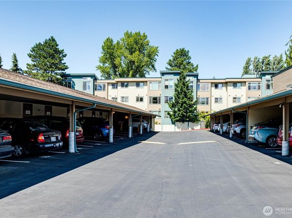 2210 NE 92nd Street 403, Seattle WA 98115