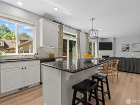 8122 NE 189th Place, Kenmore WA 98028