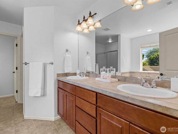 8122 NE 189th Place, Kenmore WA 98028