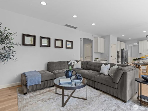 8122 NE 189th Place, Kenmore WA 98028