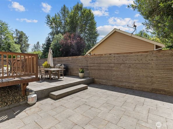 8122 NE 189th Place, Kenmore WA 98028