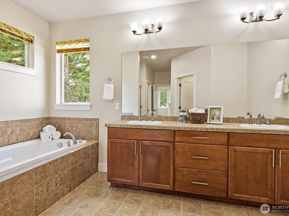 11985 Arbors Place, Mukilteo WA 98275