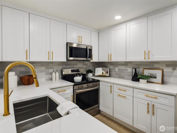 6516 NE 171st Place, Kenmore WA 98028