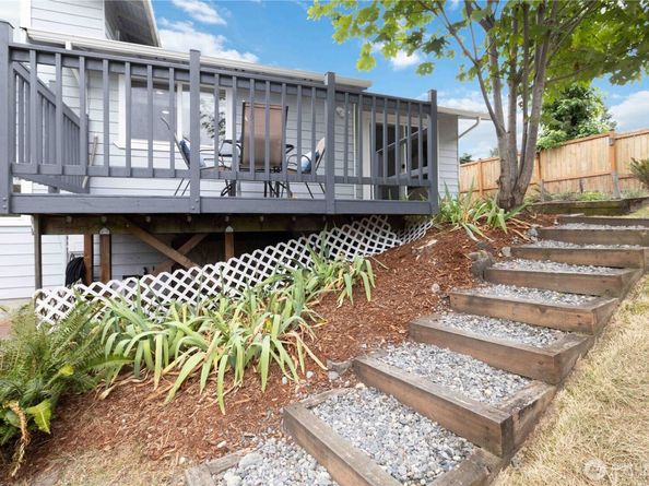 16203 142nd Avenue SE, Renton WA 98058