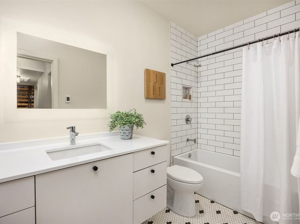 4566 Flying Goat Avenue NE C220, Bainbridge Island WA 98110