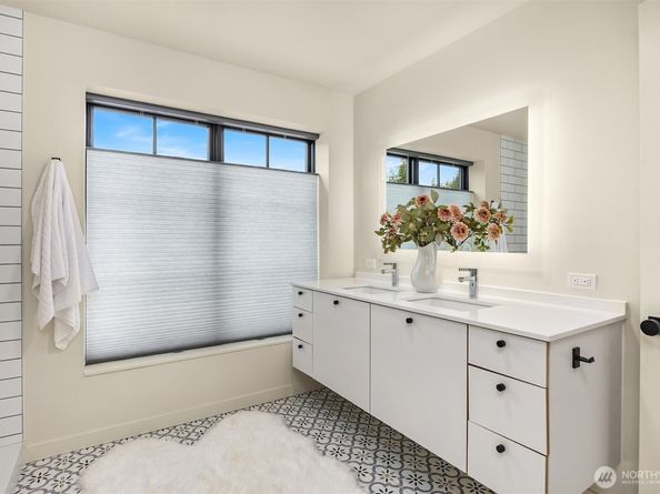 4566 Flying Goat Avenue NE C220, Bainbridge Island WA 98110
