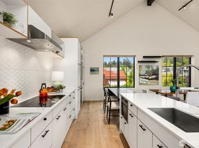 4566 Flying Goat Avenue NE C220, Bainbridge Island WA 98110