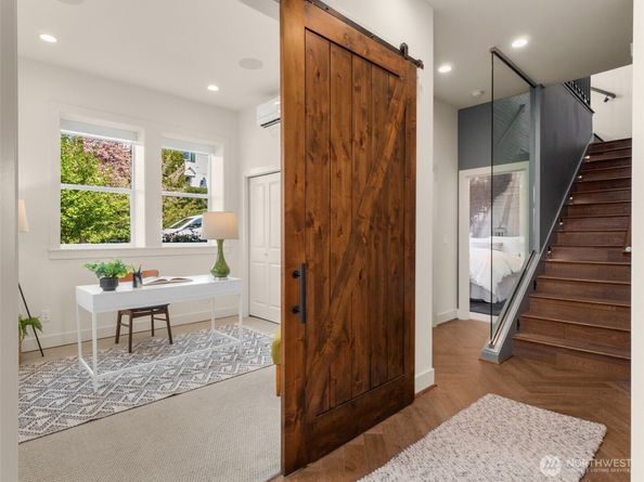 957 W McGraw Street 1, Seattle WA 98119