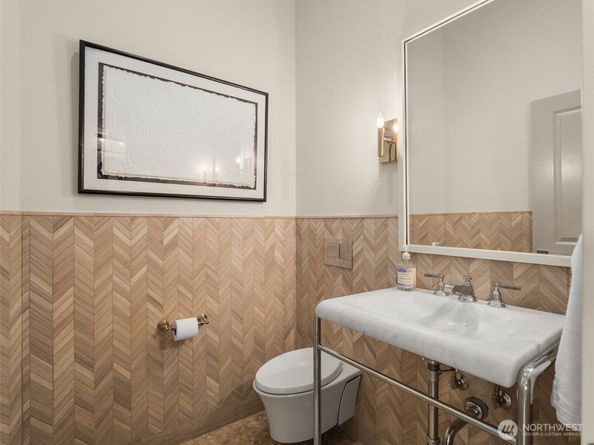 957 W McGraw Street 1, Seattle WA 98119