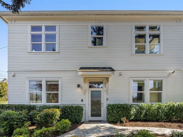 957 W McGraw Street 1, Seattle WA 98119