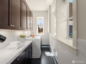 957 W McGraw Street 1, Seattle WA 98119