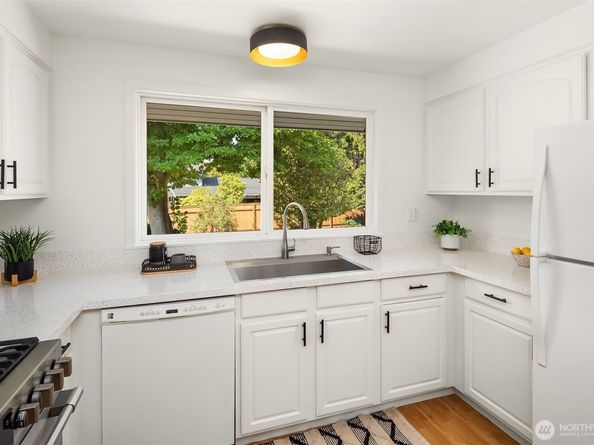 1333 9th Avenue N, Edmonds WA 98020