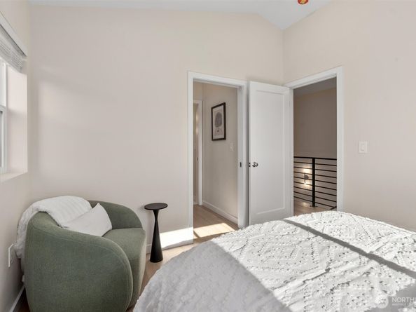 320 B NW 51 Street, Seattle WA 98107