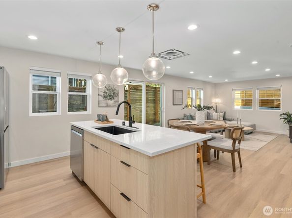 320 B NW 51 Street, Seattle WA 98107