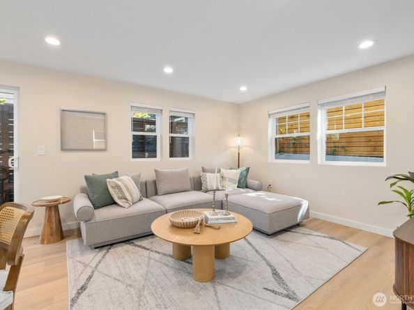 320 B NW 51 Street, Seattle WA 98107