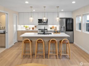 320 B NW 51 Street, Seattle WA 98107
