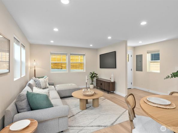 320 B NW 51 Street, Seattle WA 98107