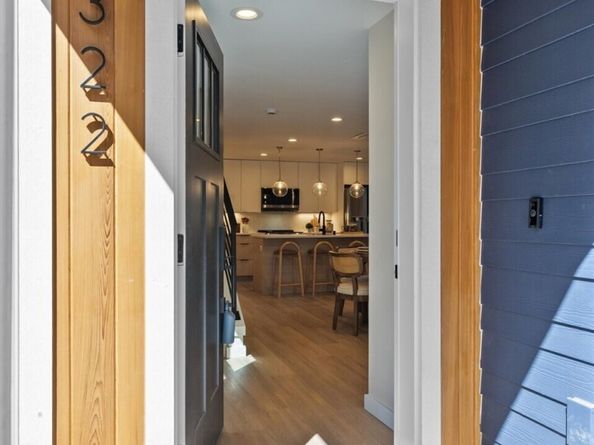 320 B NW 51 Street, Seattle WA 98107