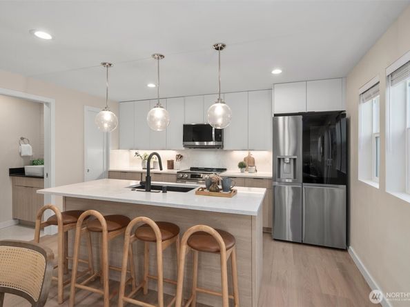 320 B NW 51 Street, Seattle WA 98107