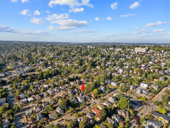 320 B NW 51 Street, Seattle WA 98107