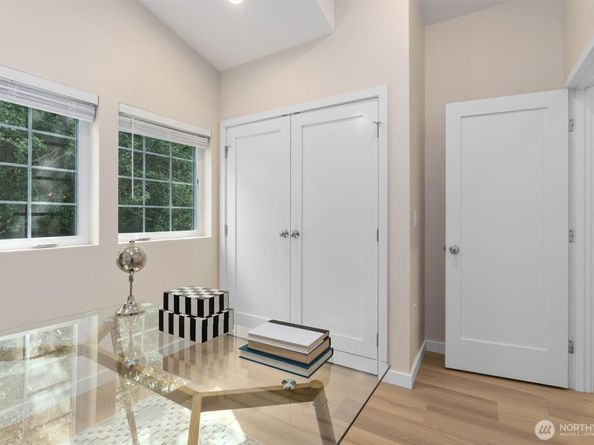 320 B NW 51 Street, Seattle WA 98107