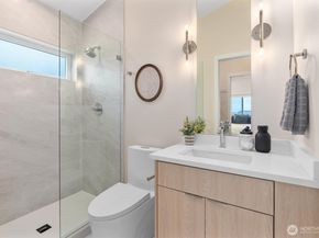320 B NW 51 Street, Seattle WA 98107