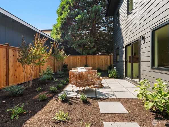 12717 Dayton Avenue N, Seattle WA 98133