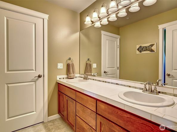 20208 81st Place NE, Kenmore WA 98028