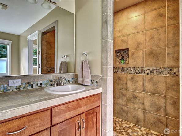 20208 81st Place NE, Kenmore WA 98028