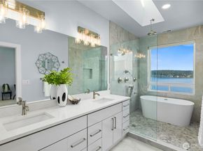 670 W Lake Sammamish Parkway NE, Bellevue WA 98008