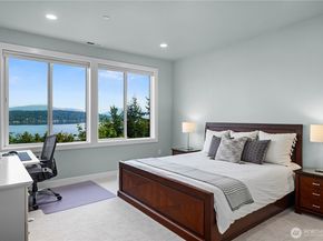 670 W Lake Sammamish Parkway NE, Bellevue WA 98008