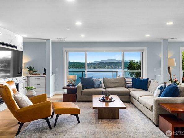 670 W Lake Sammamish Parkway NE, Bellevue WA 98008