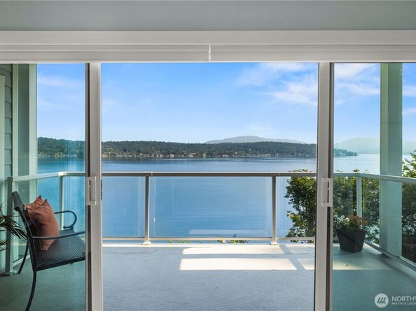 670 W Lake Sammamish Parkway NE, Bellevue WA 98008