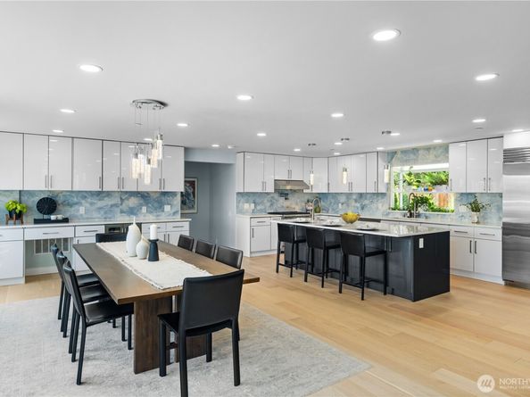 670 W Lake Sammamish Parkway NE, Bellevue WA 98008