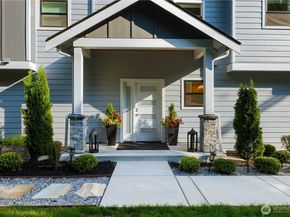 670 W Lake Sammamish Parkway NE, Bellevue WA 98008