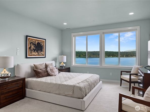 670 W Lake Sammamish Parkway NE, Bellevue WA 98008