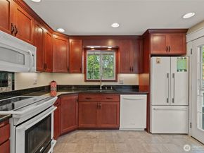 18814 75th Avenue W, Lynnwood WA 98036
