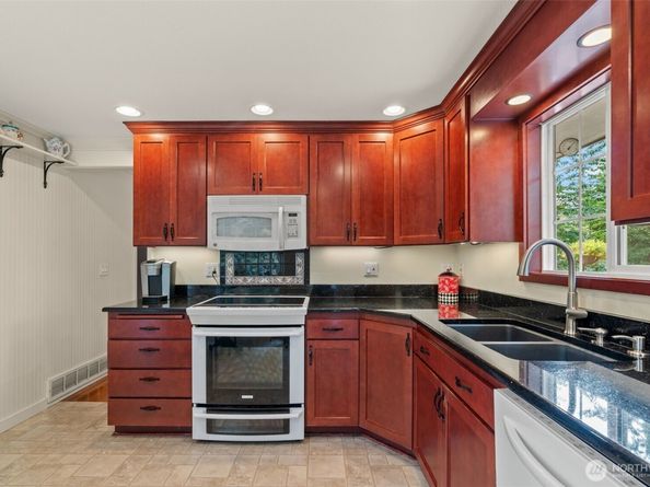 18814 75th Avenue W, Lynnwood WA 98036