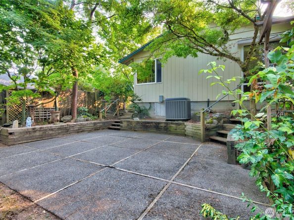 11731 Bartlett Avenue NE, Seattle WA 98125