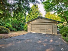 11731 Bartlett Avenue NE, Seattle WA 98125