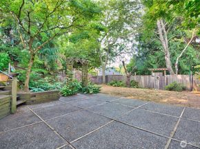 11731 Bartlett Avenue NE, Seattle WA 98125