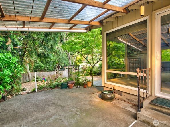 11731 Bartlett Avenue NE, Seattle WA 98125