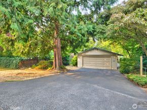 11731 Bartlett Avenue NE, Seattle WA 98125