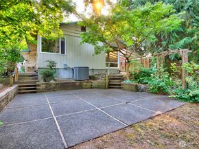 11731 Bartlett Avenue NE, Seattle WA 98125