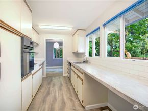 11731 Bartlett Avenue NE, Seattle WA 98125