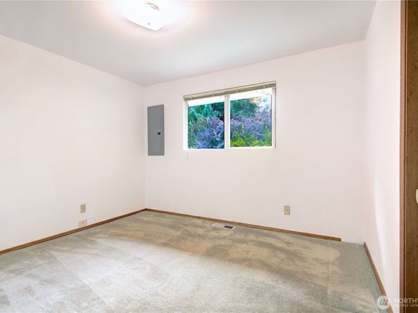 11731 Bartlett Avenue NE, Seattle WA 98125