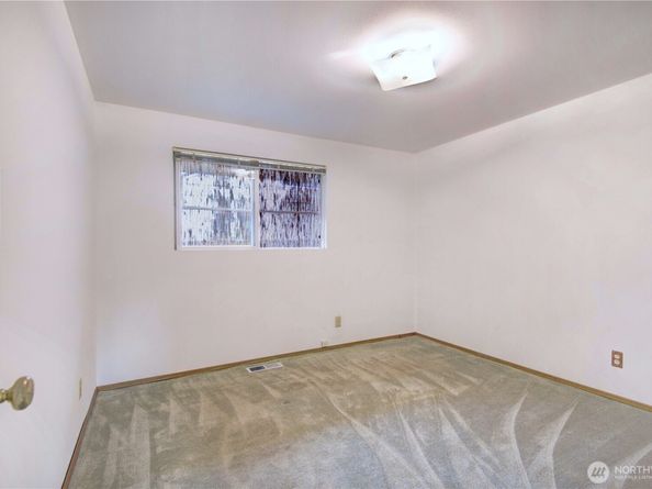 11731 Bartlett Avenue NE, Seattle WA 98125
